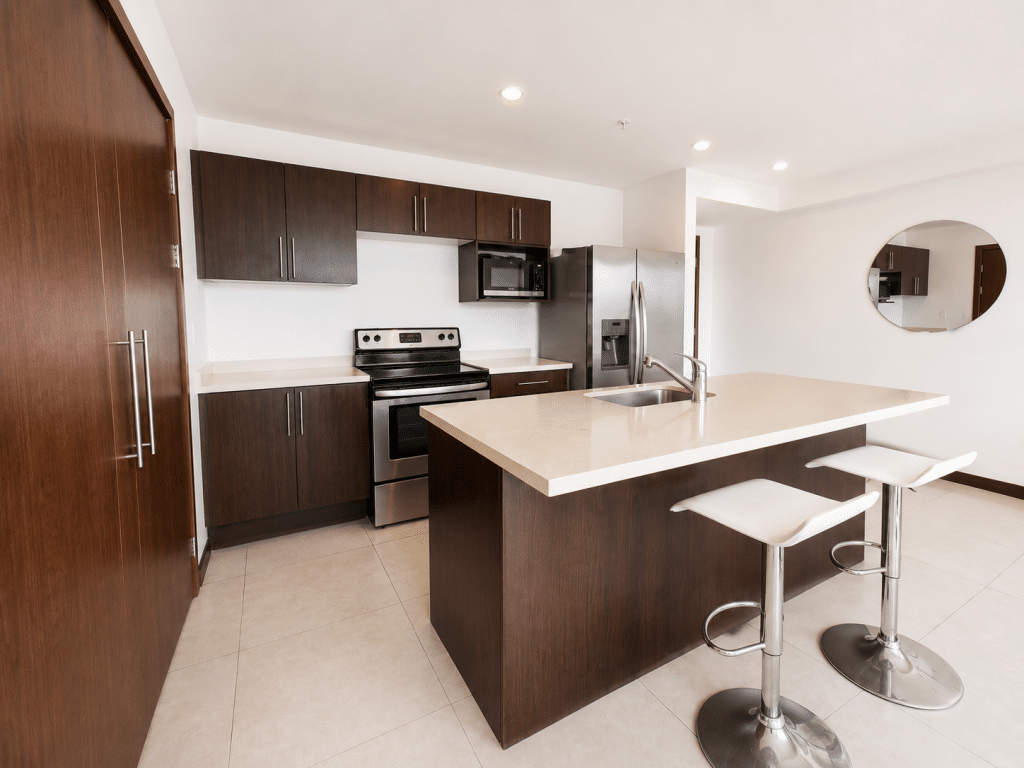 se vende apartamento condominio torre roble sabana costa rica (13)